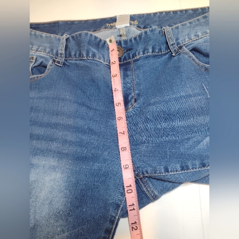 Maurices Women's Distressed Patch Stretchy Jeans Size (18) Regular - Picture 13 of 14